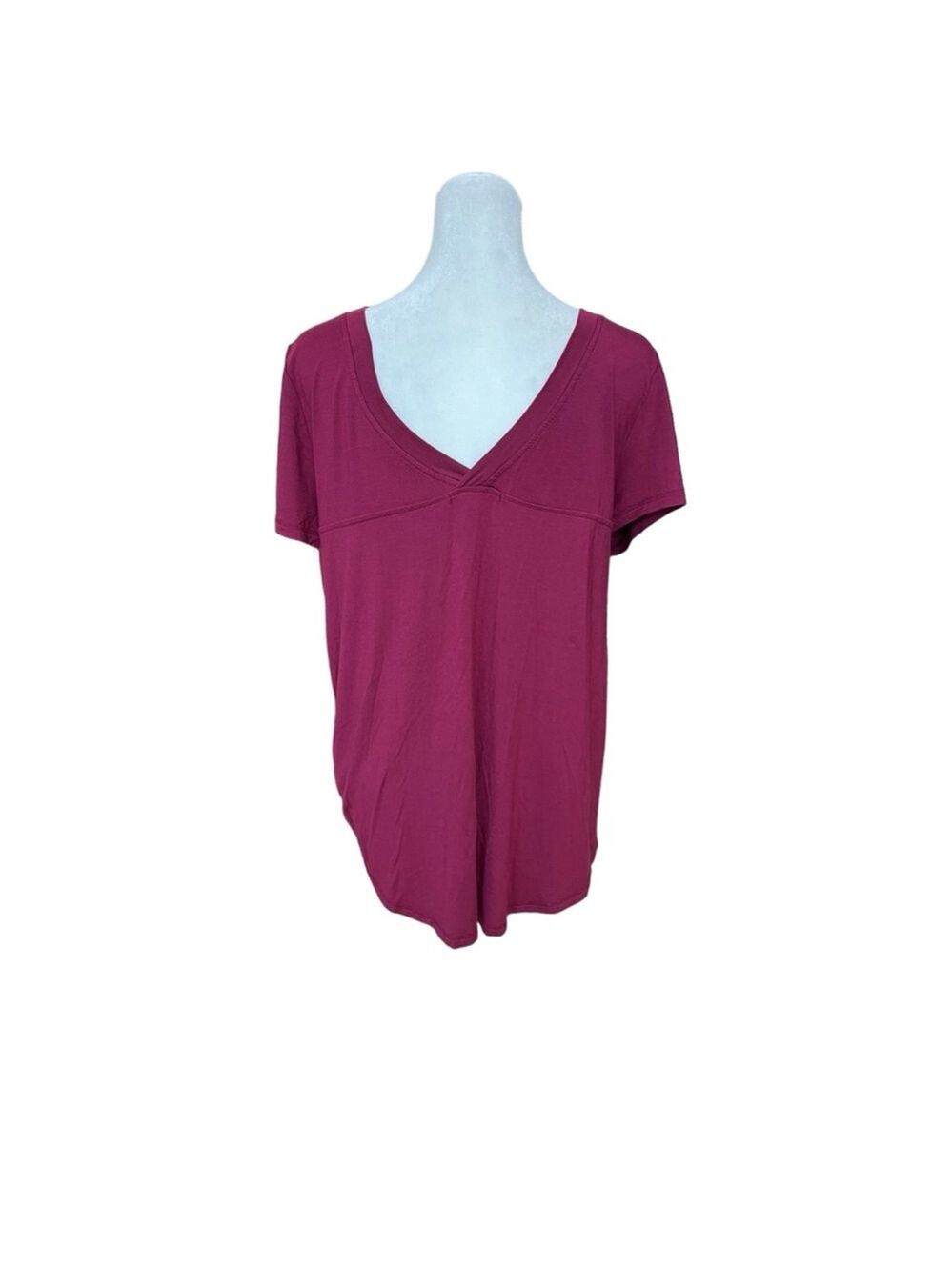 Cable & Gauge Women's Burgundy T-Shirt Medium